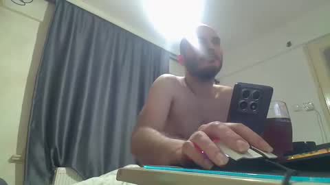 Snapshot of barcanka08 chatting on May 15, 2026, 1:29 pm Guitarist online show from May 15, 2026, 1:29 pm