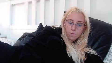 Lena online show from September 10, 2025, 4:07 pm