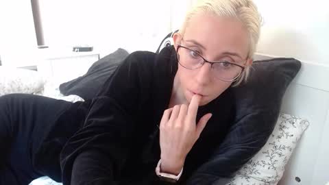 Lena online show from September 11, 2025, 3:45 pm