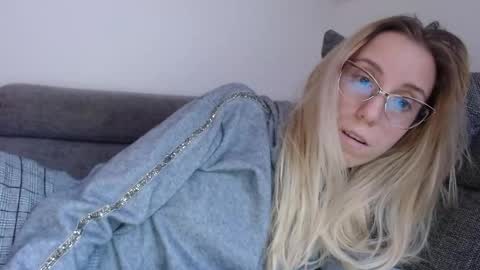 Snapshot of barelylegalblondy chatting on April 20, 2026, 5:37 pm Lena online show from April 20, 2026, 5:37 pm