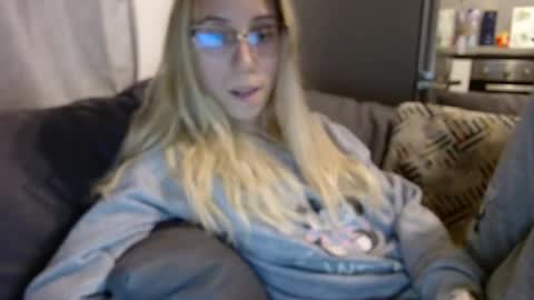 Snapshot of barelylegalblondy chatting on May 13, 2026, 5:21 pm Lena online show from May 13, 2026, 5:21 pm
