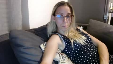 Snapshot of barelylegalblondy chatting on May 28, 2026, 6:05 pm Lena online show from May 28, 2026, 6:05 pm