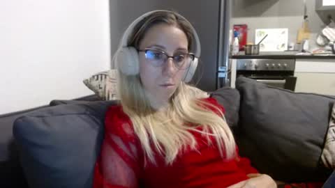 Snapshot of barelylegalblondy chatting on July 20, 2026, 10:34 pm Lena online show from July 20, 2026, 10:34 pm