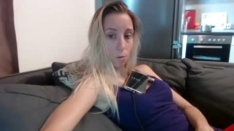 Snapshot of barelylegalblondy chatting on July 21, 2026, 5:59 pm Lena online show from July 21, 2026, 5:59 pm