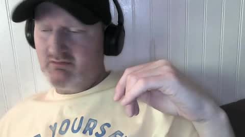 Snapshot of bartender_blue_eyes chatting on February 22, 2025, 10:52 pm Bartender Blue online show from February 22, 2025, 10:52 pm