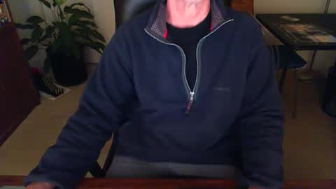 Snapshot of batebro13 chatting on December 11, 2024, 12:34 pm BateBro13 online show from December 11, 2024, 12:34 pm