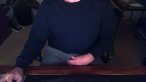 Snapshot of batebro13 chatting on December 13, 2024, 3:21 pm BateBro13 online show from December 13, 2024, 3:21 pm