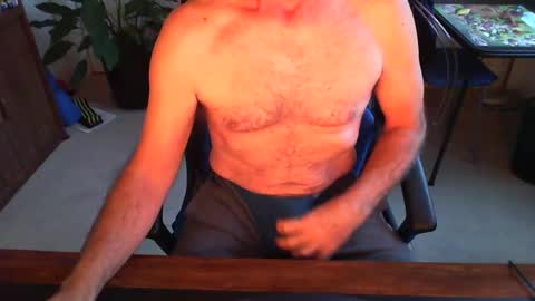 Snapshot of batebro13 chatting on January 1, 2025, 4:07 pm BateBro13 online show from January 1, 2025, 4:07 pm