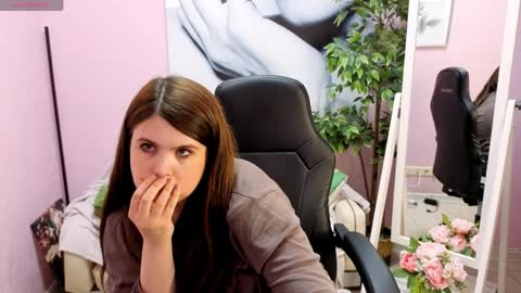 battymoll online show from April 5, 2026, 3:42 pm