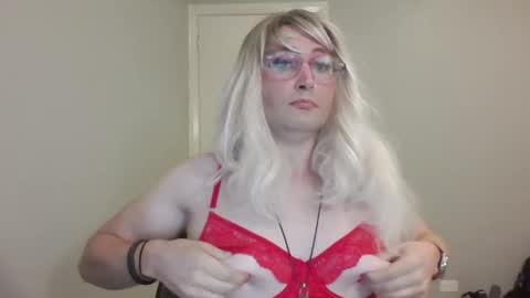 Snapshot of bawblejam chatting on February 18, 2025, 11:19 pm BjBambi online show from February 18, 2025, 11:19 pm