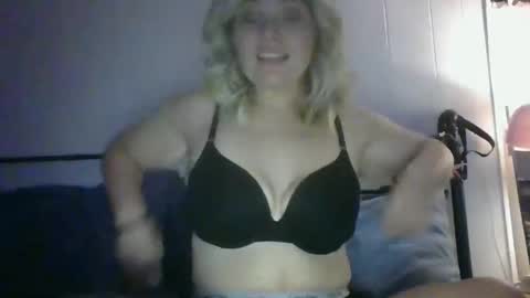 Baylee online show from November 30, 2025, 7:56 am