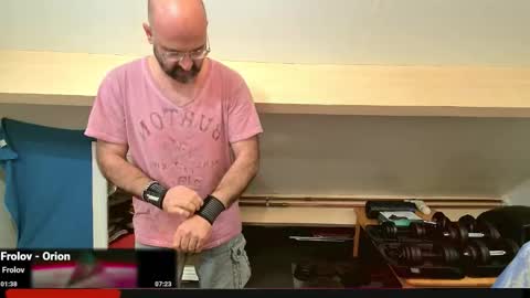 bazzz_8 online show from September 26, 2025, 4:22 pm