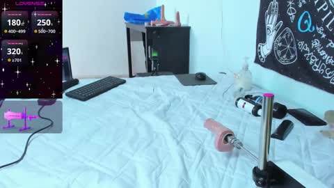 alex independent model   ig bbalexmoon online show from February 18, 2025, 1:11 pm