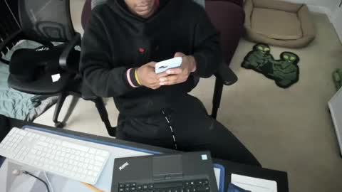 Snapshot of bbc_elrey chatting on February 21, 2025, 3:01 am Racks online show from February 21, 2025, 3:01 am