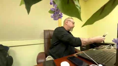 Snapshot of bdc007007 chatting on December 19, 2025, 5:42 pm bdc007007 online show from December 19, 2025, 5:42 pm