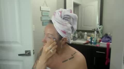 bdon1977 online show from April 14, 2026, 10:32 am