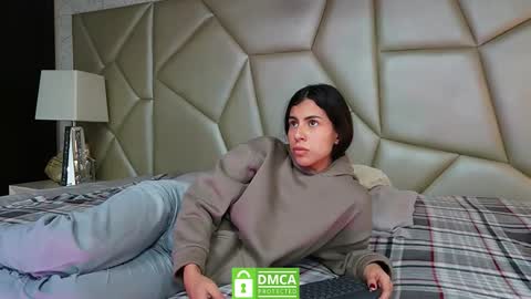 Helena  Evan online show from December 20, 2025, 11:06 am