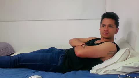 Sara  Juan online show from December 19, 2024, 1:28 am