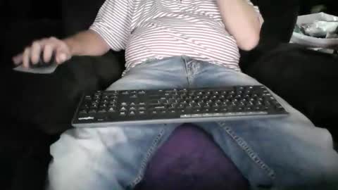 Snapshot of beachguy38 chatting on November 9, 2025, 6:28 pm beachguy38 online show from November 9, 2025, 6:28 pm