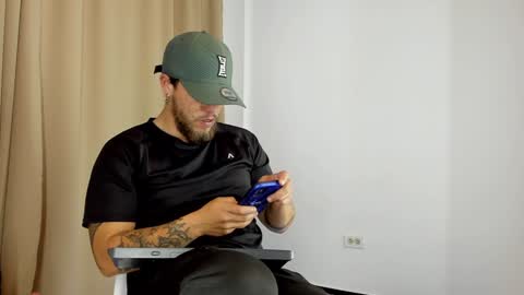 Snapshot of beard_xox chatting on January 13, 2025, 10:13 pm beard_xox online show from January 13, 2025, 10:13 pm