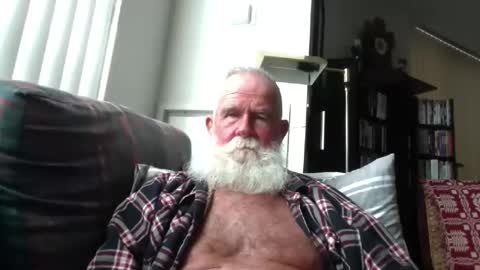 Snapshot of beardbushy chatting on May 14, 2026, 4:14 pm beardbushy online show from May 14, 2026, 4:14 pm