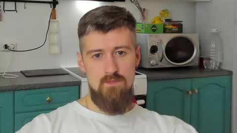 Snapshot of bearded_legend chatting on June 25, 2026, 4:01 am Zeus online show from June 25, 2026, 4:01 am