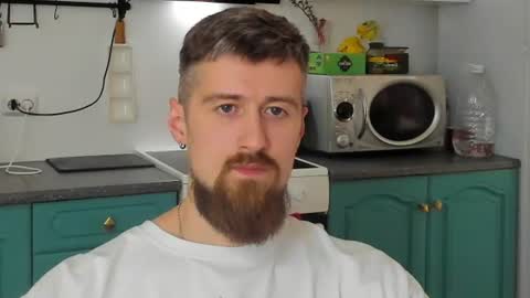 Snapshot of bearded_legend chatting on June 25, 2026, 5:12 am Zeus online show from June 25, 2026, 5:12 am