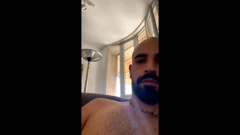 Snapshot of beardedbaldy_09 chatting on October 7, 2025, 10:01 am Ask me online show from October 7, 2025, 10:01 am