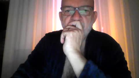 Snapshot of beardman916444 chatting on December 26, 2024, 6:19 am Beardman online show from December 26, 2024, 6:19 am