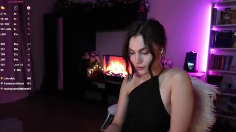 Snapshot of beatricefawne chatting on February 23, 2025, 2:29 am Bzzz Bea online show from February 23, 2025, 2:29 am