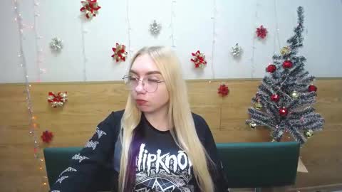 BeatriceFlyy online show from January 19, 2025, 1:12 pm