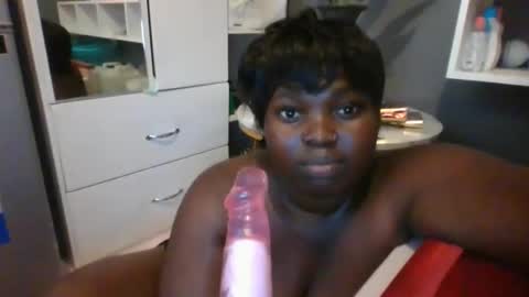 Snapshot of beautie699392 chatting on February 7, 2025, 1:32 pm Lil stunner online show from February 7, 2025, 1:32 pm