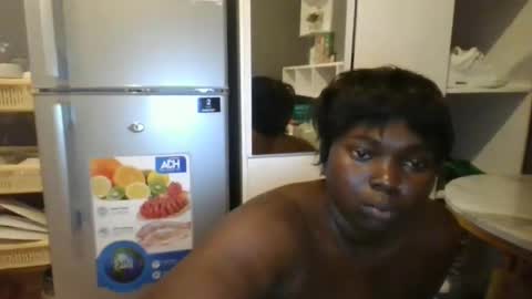 Snapshot of beautie699392 chatting on February 10, 2025, 1:22 pm Lil stunner online show from February 10, 2025, 1:22 pm