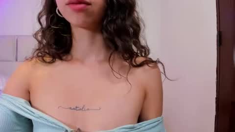 Snapshot of beautiful_2_0 chatting on December 5, 2024, 12:30 am beautiful_2_0 online show from December 5, 2024, 12:30 am