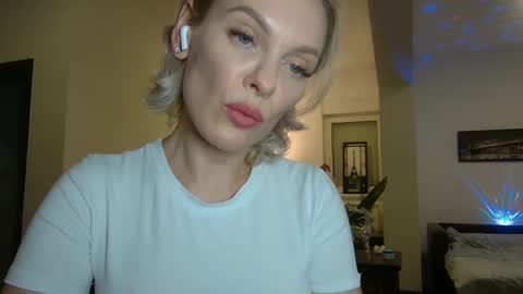 Beautifulkollette online show from January 3, 2025, 8:01 pm