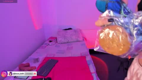 Snapshot of becca_be_ chatting on May 6, 2026, 3:24 am Becca is here online show from May 6, 2026, 3:24 am