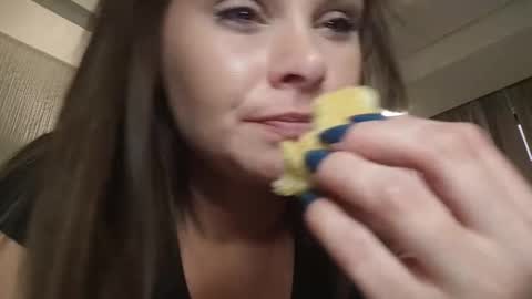 BECKY BOO  online show from September 28, 2025, 11:21 pm