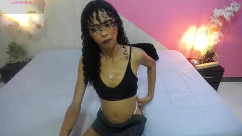 becky_lynch_102 online show from November 17, 2025, 5:19 pm