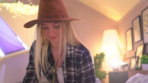 Snapshot of beckyissweetie chatting on May 17, 2026, 8:34 am beckyissweetie online show from May 17, 2026, 8:34 am