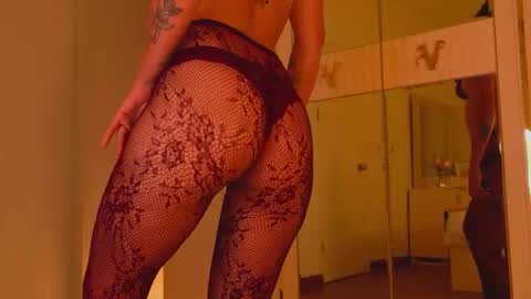 Snapshot of bedcore chatting on March 16, 2026, 11:58 am Violet online show from March 16, 2026, 11:58 am