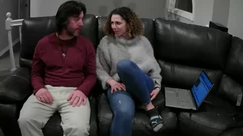 Snapshot of bedroom_king_and_queen chatting on January 17, 2025, 2:29 am Bedroom king and queen online show from January 17, 2025, 2:29 am