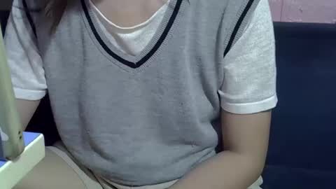 beebaby_xx online show from December 5, 2025, 3:41 pm