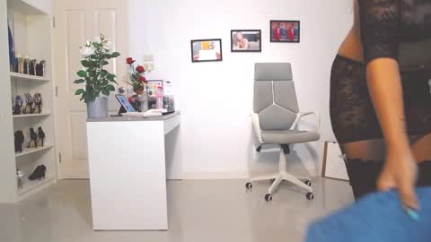 Bee if you ever see the girl who can take 12 inch all the way inside the ass try me online show from December 10, 2024, 1:11 am