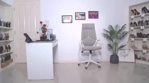 Bee if you ever see the girl who can take 12 inch all the way inside the ass try me online show from February 17, 2025, 3:36 am