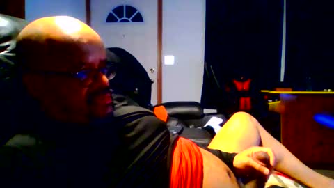 Snapshot of beef69dog chatting on April 19, 2026, 2:55 am BEEF69DOG online show from April 19, 2026, 2:55 am