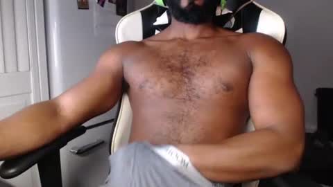 Snapshot of beefyhairyjock chatting on November 9, 2025, 10:19 pm beefyhairyjock online show from November 9, 2025, 10:19 pm
