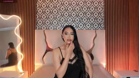 BELLA online show from December 15, 2025, 12:31 pm