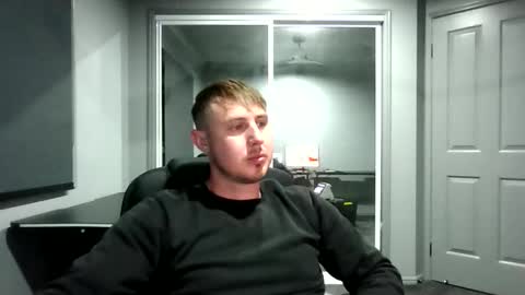 Snapshot of beelzebubxo chatting on September 15, 2025, 10:04 am beelzebubxo online show from September 15, 2025, 10:04 am