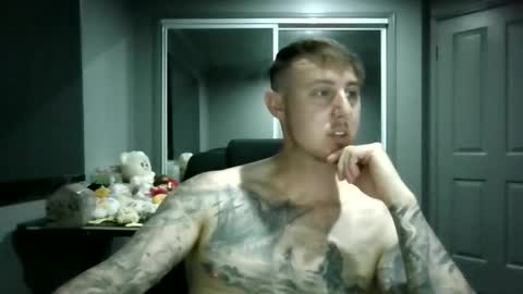 Snapshot of beelzebubxo chatting on October 24, 2025, 11:28 am beelzebubxo online show from October 24, 2025, 11:28 am