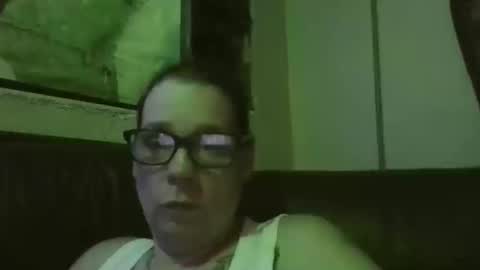 Snapshot of beesmithfield chatting on May 9, 2026, 10:42 am beesmithfield online show from May 9, 2026, 10:42 am